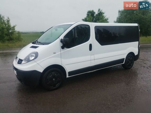 Белый Рено Трафик, объемом двигателя 2 л и пробегом 235 тыс. км за 13800 $, фото 1 на Automoto.ua