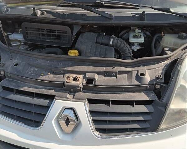 Білий Рено Трафік, об'ємом двигуна 2 л та пробігом 290 тис. км за 9500 $, фото 1 на Automoto.ua