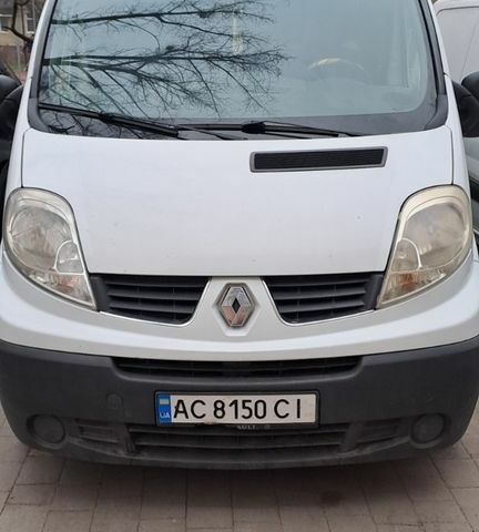 Белый Рено Трафик, объемом двигателя 2 л и пробегом 221 тыс. км за 12700 $, фото 1 на Automoto.ua