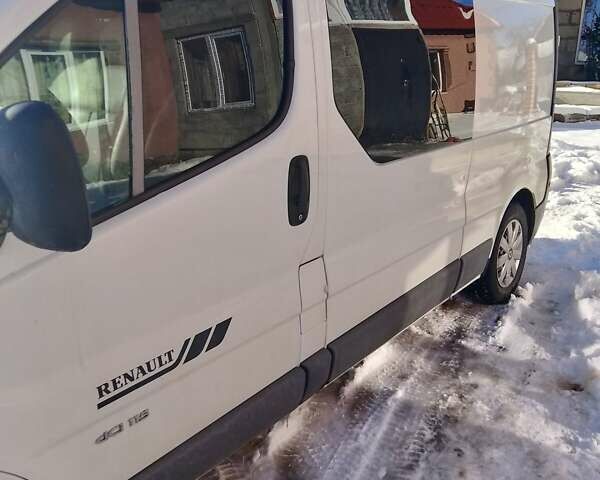 Белый Рено Трафик, объемом двигателя 2 л и пробегом 330 тыс. км за 10700 $, фото 1 на Automoto.ua