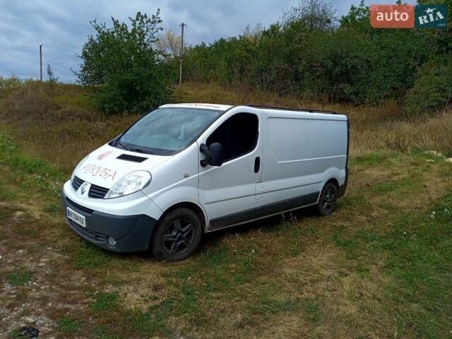 Белый Рено Трафик, объемом двигателя 2 л и пробегом 200 тыс. км за 11200 $, фото 1 на Automoto.ua