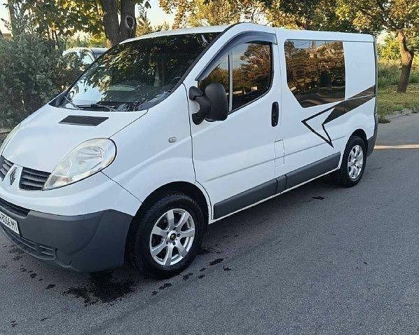 Білий Рено Трафік, об'ємом двигуна 2 л та пробігом 359 тис. км за 14000 $, фото 1 на Automoto.ua