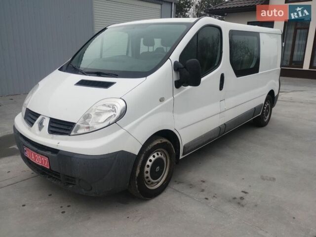 Белый Рено Трафик, объемом двигателя 2 л и пробегом 230 тыс. км за 13700 $, фото 1 на Automoto.ua