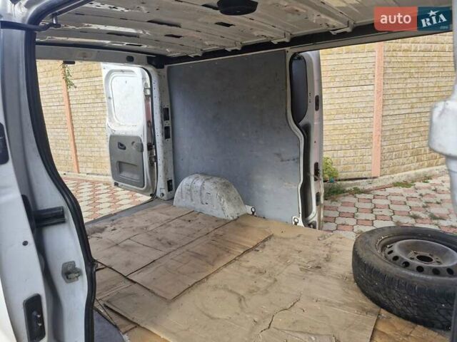 Белый Рено Трафик, объемом двигателя 2 л и пробегом 250 тыс. км за 8500 $, фото 1 на Automoto.ua