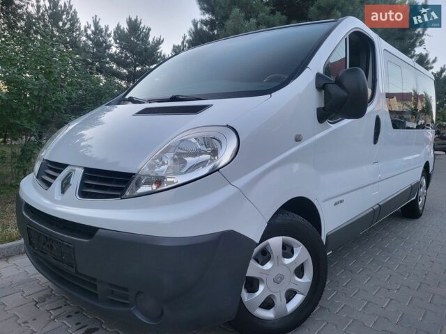 Белый Рено Трафик, объемом двигателя 2 л и пробегом 241 тыс. км за 14800 $, фото 1 на Automoto.ua