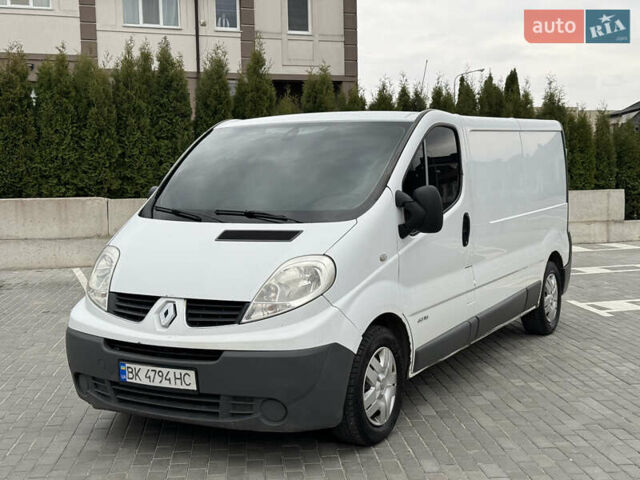 Белый Рено Трафик, объемом двигателя 2 л и пробегом 315 тыс. км за 8300 $, фото 1 на Automoto.ua