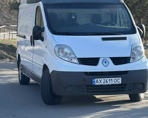 Белый Рено Трафик, объемом двигателя 2 л и пробегом 330 тыс. км за 8500 $, фото 1 на Automoto.ua
