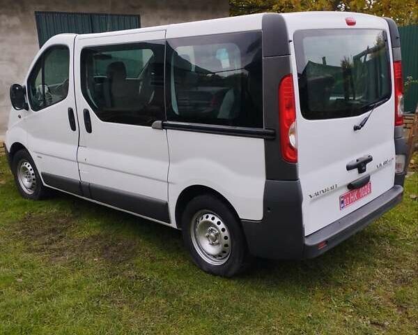 Белый Рено Трафик, объемом двигателя 2 л и пробегом 218 тыс. км за 13600 $, фото 1 на Automoto.ua