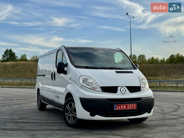 Белый Рено Трафик, объемом двигателя 2 л и пробегом 252 тыс. км за 12550 $, фото 1 на Automoto.ua