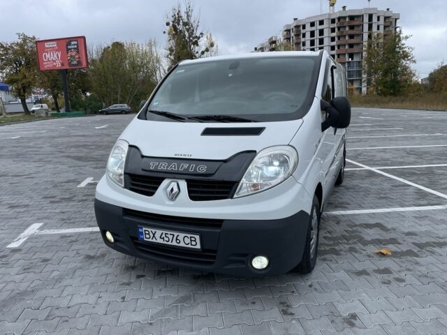 Белый Рено Трафик, объемом двигателя 2 л и пробегом 300 тыс. км за 9995 $, фото 1 на Automoto.ua