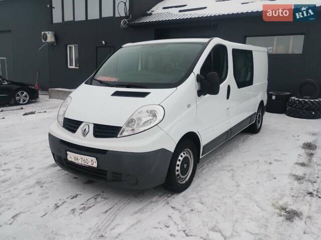 Белый Рено Трафик, объемом двигателя 2 л и пробегом 230 тыс. км за 13900 $, фото 1 на Automoto.ua
