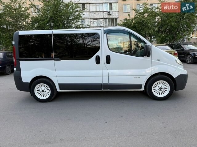 Белый Рено Трафик, объемом двигателя 2 л и пробегом 365 тыс. км за 13700 $, фото 1 на Automoto.ua