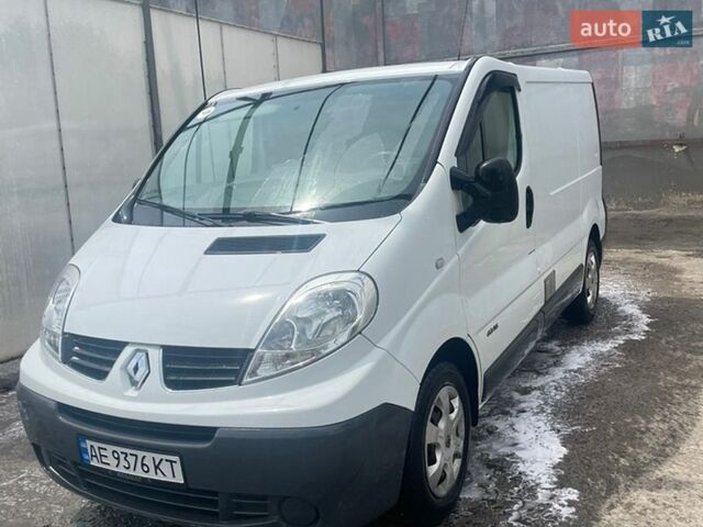 Белый Рено Трафик, объемом двигателя 2 л и пробегом 180 тыс. км за 13500 $, фото 1 на Automoto.ua