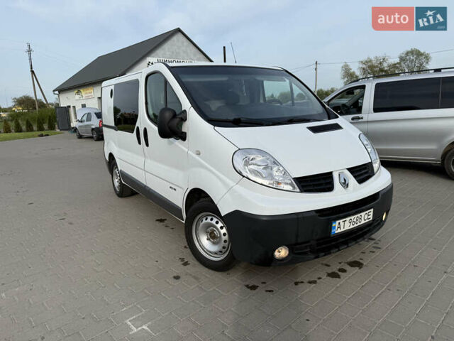 Белый Рено Трафик, объемом двигателя 2 л и пробегом 245 тыс. км за 8950 $, фото 1 на Automoto.ua