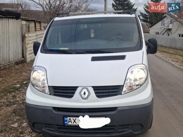 Белый Рено Трафик, объемом двигателя 2 л и пробегом 296 тыс. км за 11500 $, фото 1 на Automoto.ua