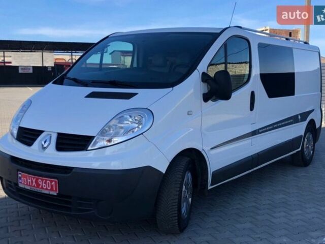 Белый Рено Трафик, объемом двигателя 2 л и пробегом 256 тыс. км за 14700 $, фото 1 на Automoto.ua