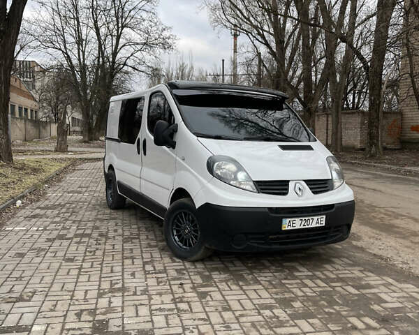 Белый Рено Трафик, объемом двигателя 2 л и пробегом 250 тыс. км за 8500 $, фото 1 на Automoto.ua