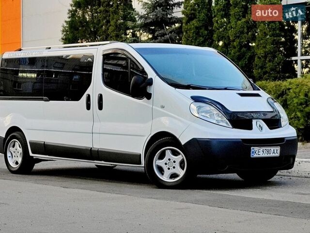 Белый Рено Трафик, объемом двигателя 2 л и пробегом 352 тыс. км за 13800 $, фото 1 на Automoto.ua