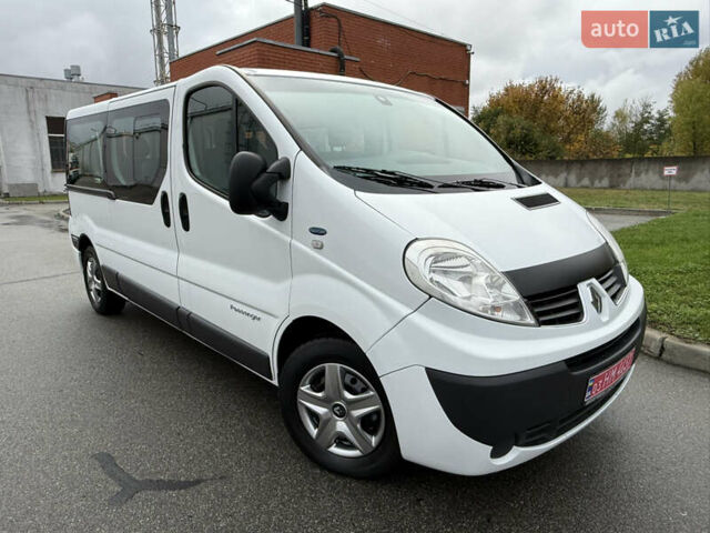 Белый Рено Трафик, объемом двигателя 2 л и пробегом 280 тыс. км за 15800 $, фото 1 на Automoto.ua