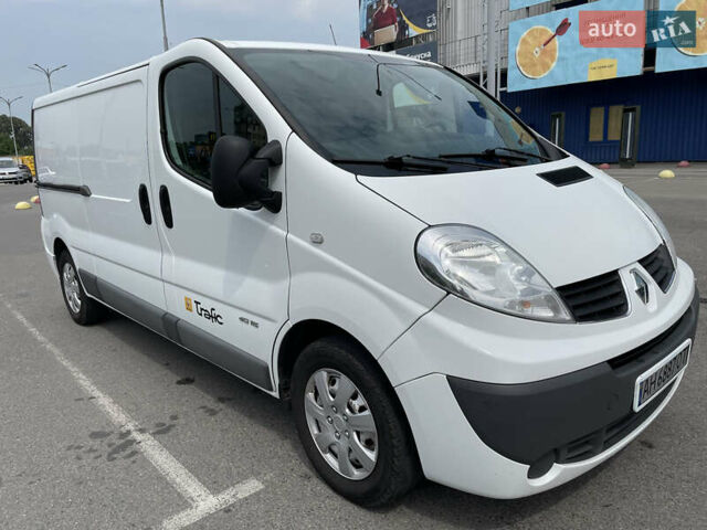 Білий Рено Трафік, об'ємом двигуна 2 л та пробігом 270 тис. км за 12400 $, фото 1 на Automoto.ua