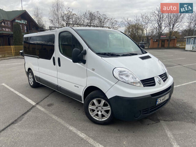 Белый Рено Трафик, объемом двигателя 2 л и пробегом 267 тыс. км за 13200 $, фото 1 на Automoto.ua