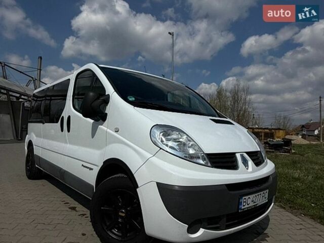 Белый Рено Трафик, объемом двигателя 2 л и пробегом 325 тыс. км за 15500 $, фото 1 на Automoto.ua
