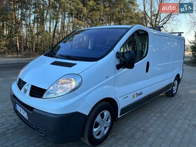 Белый Рено Трафик, объемом двигателя 2 л и пробегом 245 тыс. км за 13500 $, фото 1 на Automoto.ua
