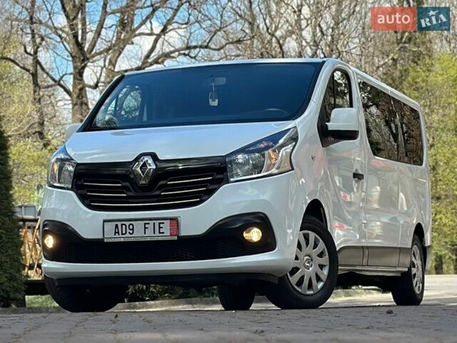 Белый Рено Трафик, объемом двигателя 1.6 л и пробегом 216 тыс. км за 14750 $, фото 1 на Automoto.ua