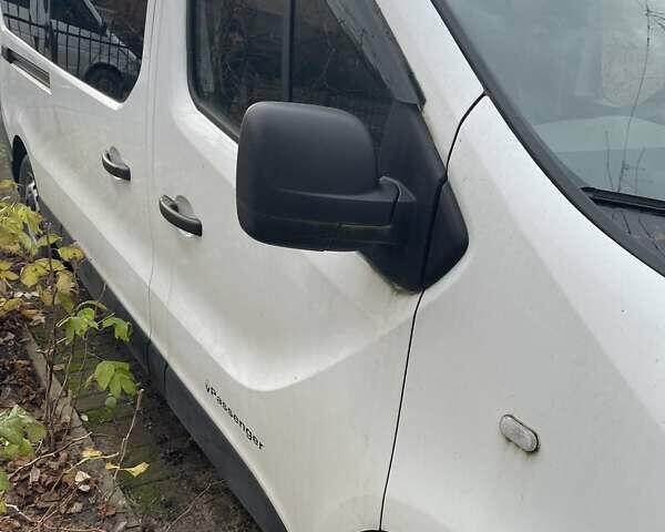 Белый Рено Трафик, объемом двигателя 1.6 л и пробегом 200 тыс. км за 14000 $, фото 1 на Automoto.ua