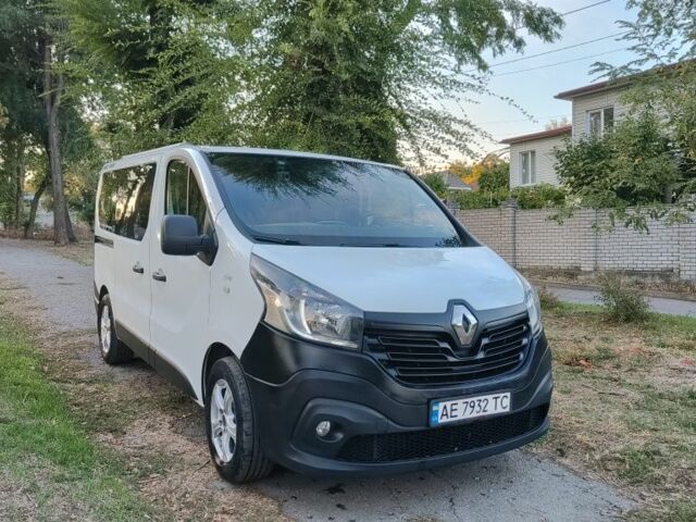 Білий Рено Трафік, об'ємом двигуна 1.6 л та пробігом 326 тис. км за 15000 $, фото 1 на Automoto.ua