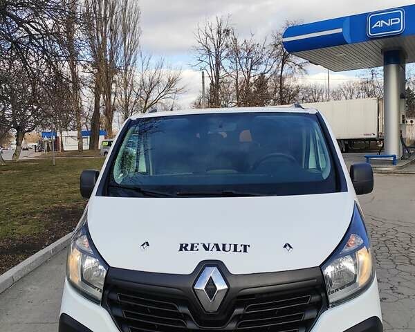 Белый Рено Трафик, объемом двигателя 1.6 л и пробегом 303 тыс. км за 14500 $, фото 1 на Automoto.ua