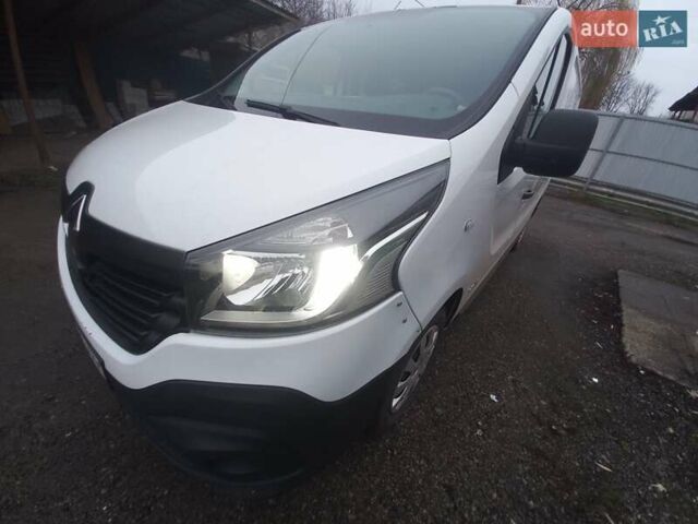 Белый Рено Трафик, объемом двигателя 1.6 л и пробегом 340 тыс. км за 12500 $, фото 1 на Automoto.ua