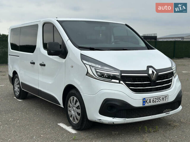 Белый Рено Трафик, объемом двигателя 1.6 л и пробегом 170 тыс. км за 14500 $, фото 1 на Automoto.ua