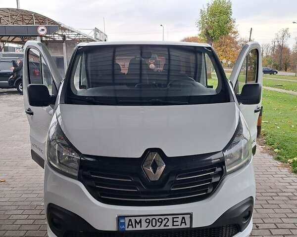 Белый Рено Трафик, объемом двигателя 1.6 л и пробегом 210 тыс. км за 14999 $, фото 1 на Automoto.ua