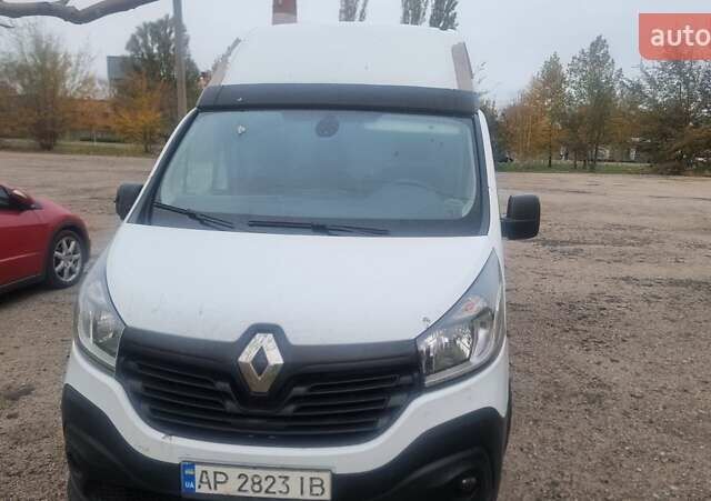 Белый Рено Трафик, объемом двигателя 1.6 л и пробегом 280 тыс. км за 12000 $, фото 1 на Automoto.ua