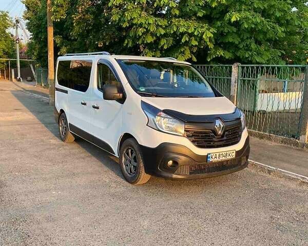 Белый Рено Трафик, объемом двигателя 1.6 л и пробегом 220 тыс. км за 15600 $, фото 1 на Automoto.ua