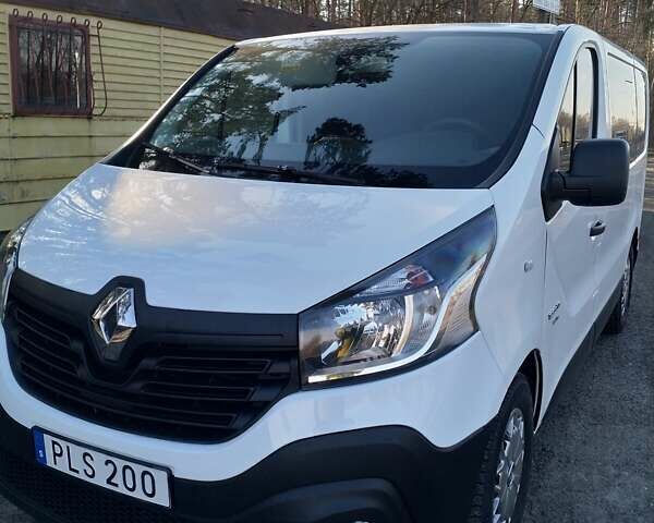 Белый Рено Трафик, объемом двигателя 1.6 л и пробегом 117 тыс. км за 18750 $, фото 1 на Automoto.ua