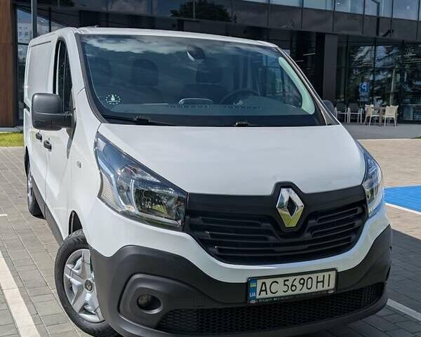 Белый Рено Трафик, объемом двигателя 1.6 л и пробегом 257 тыс. км за 13200 $, фото 1 на Automoto.ua