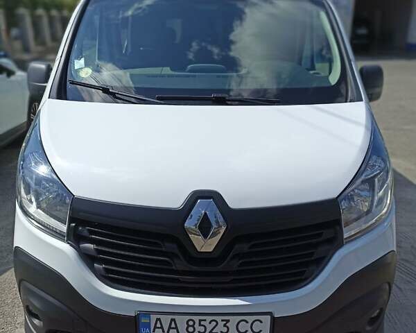 Белый Рено Трафик, объемом двигателя 1.6 л и пробегом 380 тыс. км за 15200 $, фото 1 на Automoto.ua