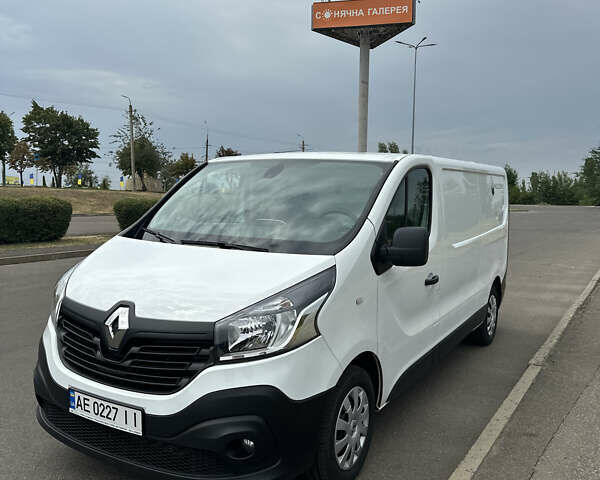 Белый Рено Трафик, объемом двигателя 1.6 л и пробегом 225 тыс. км за 13900 $, фото 1 на Automoto.ua