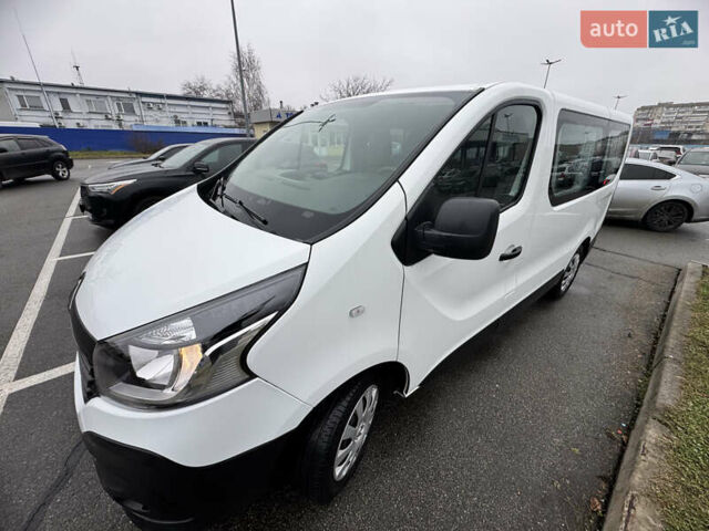 Белый Рено Трафик, объемом двигателя 1.6 л и пробегом 159 тыс. км за 17000 $, фото 1 на Automoto.ua