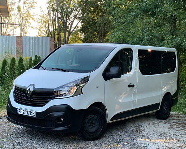 Белый Рено Трафик, объемом двигателя 1.6 л и пробегом 260 тыс. км за 14900 $, фото 1 на Automoto.ua