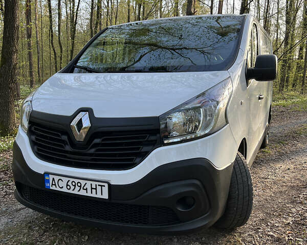 Белый Рено Трафик, объемом двигателя 1.6 л и пробегом 131 тыс. км за 13699 $, фото 1 на Automoto.ua