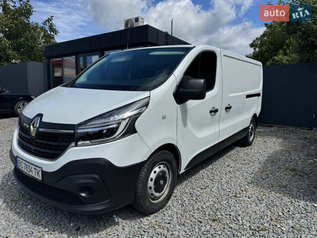 Белый Рено Трафик, объемом двигателя 2 л и пробегом 223 тыс. км за 16800 $, фото 1 на Automoto.ua