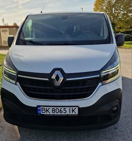 Белый Рено Трафик, объемом двигателя 2 л и пробегом 162 тыс. км за 26000 $, фото 1 на Automoto.ua