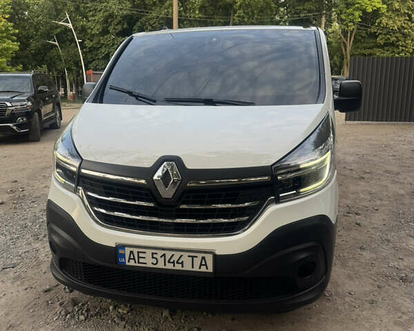 Белый Рено Трафик, объемом двигателя 2 л и пробегом 190 тыс. км за 24000 $, фото 1 на Automoto.ua