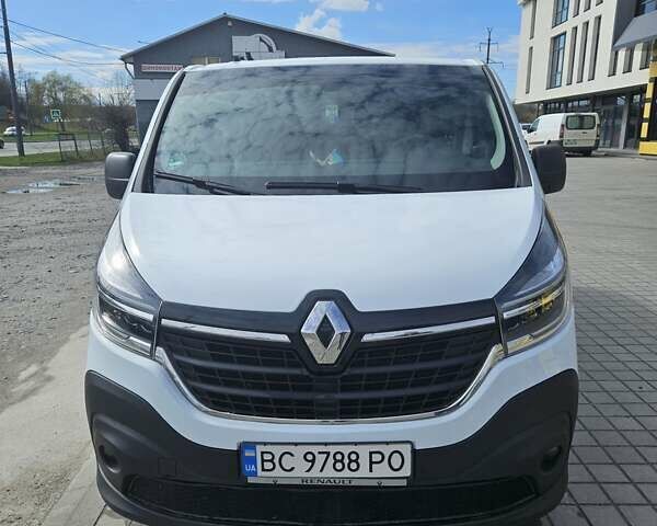 Белый Рено Трафик, объемом двигателя 2 л и пробегом 140 тыс. км за 15600 $, фото 1 на Automoto.ua