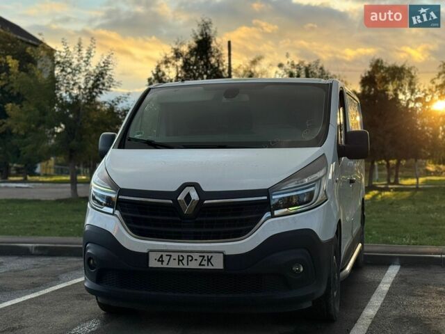 Белый Рено Трафик, объемом двигателя 2 л и пробегом 113 тыс. км за 13800 $, фото 1 на Automoto.ua