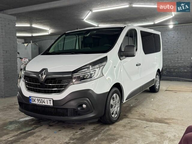 Білий Рено Трафік, об'ємом двигуна 2 л та пробігом 265 тис. км за 20150 $, фото 1 на Automoto.ua