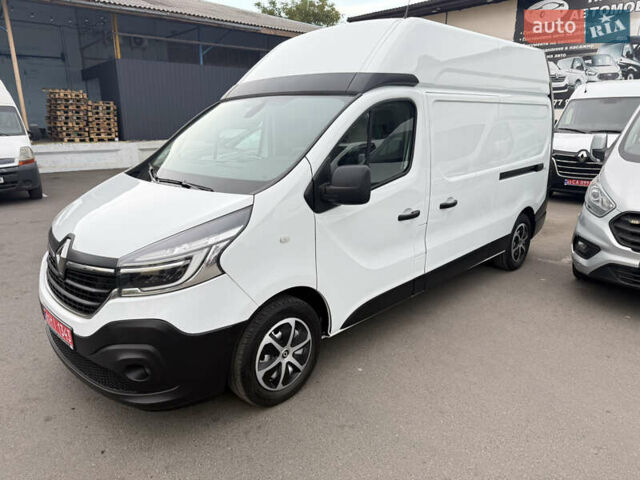 Белый Рено Трафик, объемом двигателя 2 л и пробегом 242 тыс. км за 17500 $, фото 1 на Automoto.ua
